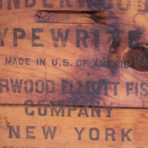 ENVÍO GRATIS - Papel para decoupage Underwood Crate de 21 x 29" de Roycycled Treasures