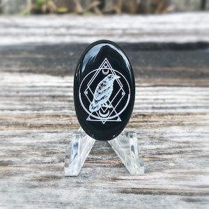 Raven cabochon, crow cabochon, raven jewelry, raven pendant, crow jewelry, crow pendant, onyx cabochon, engraved cabochon, wire wrapping