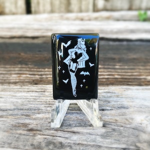 Witch cabochon, pinup cabochon, witch jewelry, witch pendant, onyx cabochon, engraved cabochon, Halloween cabochon