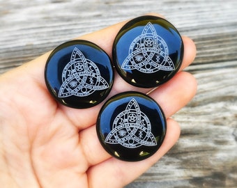 Triquetra cabochon, triquetra jewelry, triquetra pendant, onyx cabochon, wire wrapping