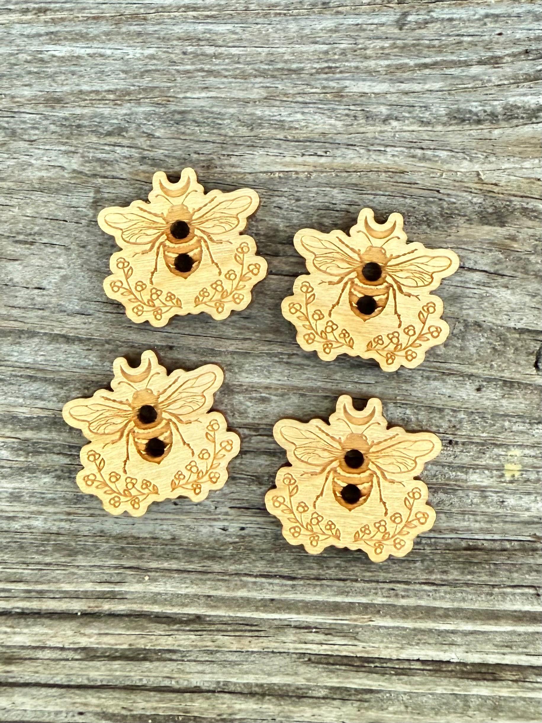 Bee buttons, wood bee buttons, sewing buttons, laser engraved wood bee buttons