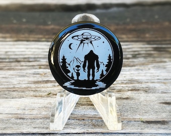 Bigfoot cabochon, alien cabochon, onyx cabochon, Bigfoot  jewelry, Bigfoot pendant, alien pendant, wire wrapping, engraved cabochon