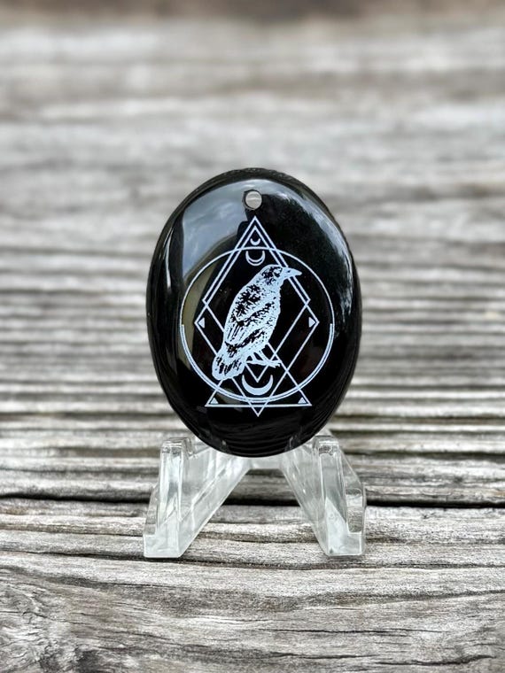Raven pendant, crow pendant, onyx pendant, crow jewelry, raven jewelry, onyx jewelry, engraved stone, engraved cabochon, black onyx