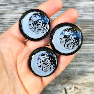 Flower moon cabochon, engraved cabochon, onyx cabochon, moon jewelry, moon pendant, moon cabochon, wire wrapping