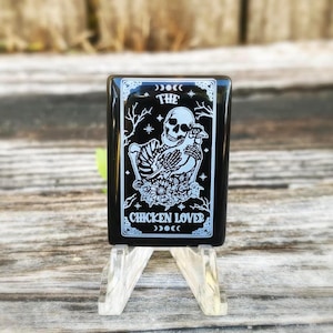 Cabochon for jewelry and wire wrapping, onyx cabochon, chicken lover jewelry, chicken cab, engraved stone, engraved cabochon, tarot jewelry