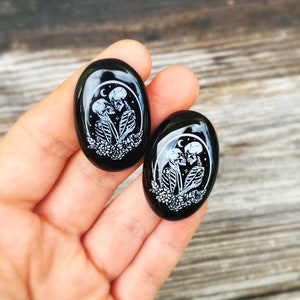 Skull cabochon, tarot cabochon, skull jewelry, tarot jewelry, skull pendant, tarot pendant, onyx cabochon, engraved cabochon, wire wrapping image 1