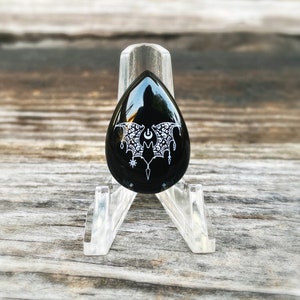 Bat cabochon, engraved cabochon, Halloween cabochon, bat jewelry, bat pendant, onyx cabochon, large cabochon