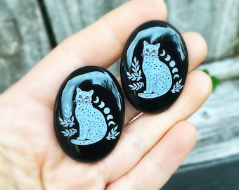 Cat cabochon, engraved cabochon, onyx cabochon, cat jewelry, cat pendant, cat cabochon, moon phases pendant, moon phases jewelry, wire wrapp