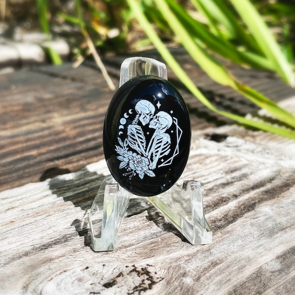 Skull cabochon, tarot cabochon, skull jewelry, tarot jewelry, skull pendant, tarot pendant, onyx cabochon, engraved cabochon