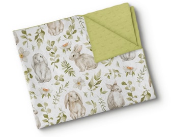 Personalisierte Babydecke aus weichem Plüsch – Namensstickerei – individuell angefertigt – hergestellt in Quebec – Hase, Tier, Wald, Aquarell