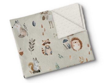 Personalisierte Babydecke aus Minky-Stoff – gestickter Name – individuell angefertigt – hergestellt in Quebec – Waldtiere: Igel, Eichhörnchen, Elch, Wolf, Waschbär
