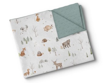 Personalisierte Babydecke aus Minky-Stoff – gestickter Name – individuell angefertigt – hergestellt in Quebec – Waldtiere