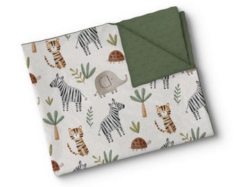 Personalisierte Babydecke aus Minky-Stoff – gestickter Name – individuell angefertigt – hergestellt in Quebec – Aquarell-Dschungelmotiv – Zebras, Elefanten, Tiger, Schildkröten