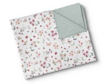 Personalisierte Babydecke aus Minky-Stoff – Namensstickerei – individuell angefertigt – hergestellt in Quebec – Aquarell-Blumenmuster