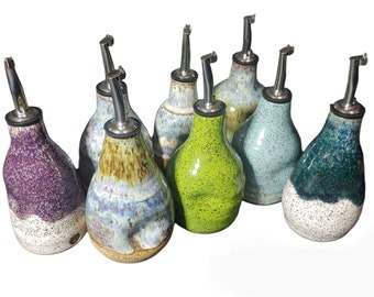 Handgefertigte Ölflasche aus Keramik