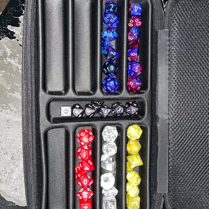 CASEMATIX Mimic Dice Chest And DND Dice Case With 7 Included RPG Dice