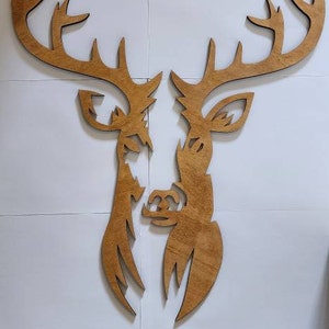Wanddekoration Aus Holz Mit Hirschgeweih & Personalisierbarem Namen – Perfekt Für Jäger Oder Naturliebhaber Zum Geburtstag