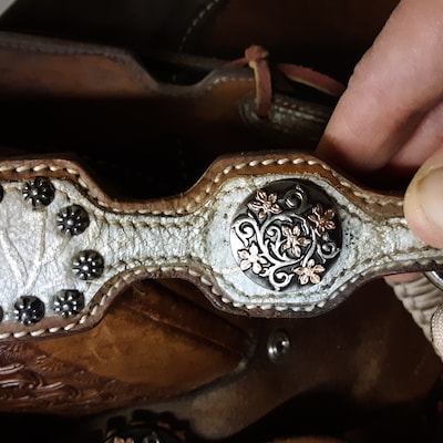 Set De Selle Concho Finition Nickel – Five Berry – Texas Uniques