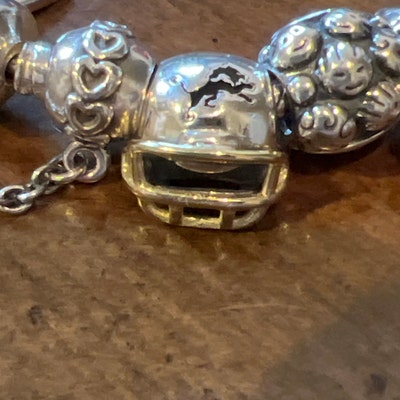 pandora buzz charm