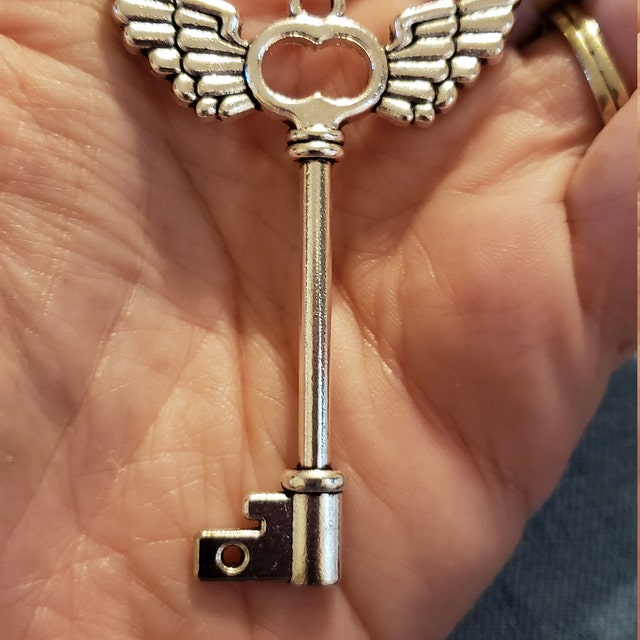 Antique Silver Large Skeleton Key Charms Pendants Collection Antique Silver Large Skeleton Key Charms Pendants Collection