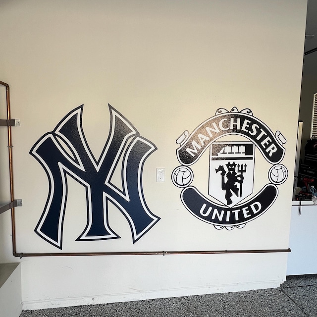 Beautiful Game Manchester United Football Club Officiële Crest Sticker Muurkunst (60 cm breedte en hoogte