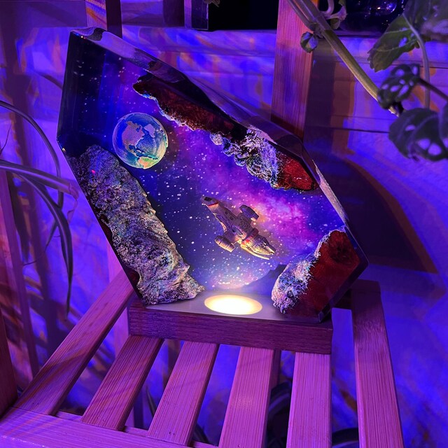 Serenity Ship Resin Night Light - Astronaut Galaxy Epoxy Lamp