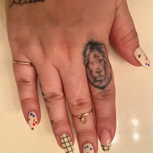 Kirstie added a photo of their purchase