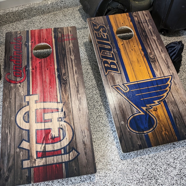 Cardinals /cubs cornhole set, a house divided, baggo