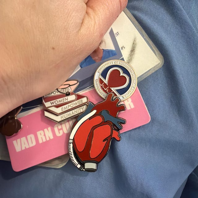 Heart embroideryパッドinアメスリタン Baseball Heart & Bats Embroidered Hat Patch | Trendy Transfers