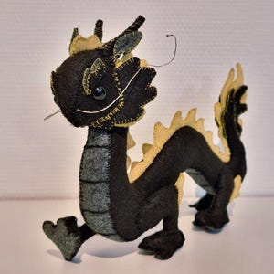 手作りぬいぐるみ（龍） 東洋の龍／中国の龍。フェルトで作るぬいぐるみの型紙と作り方ガイド