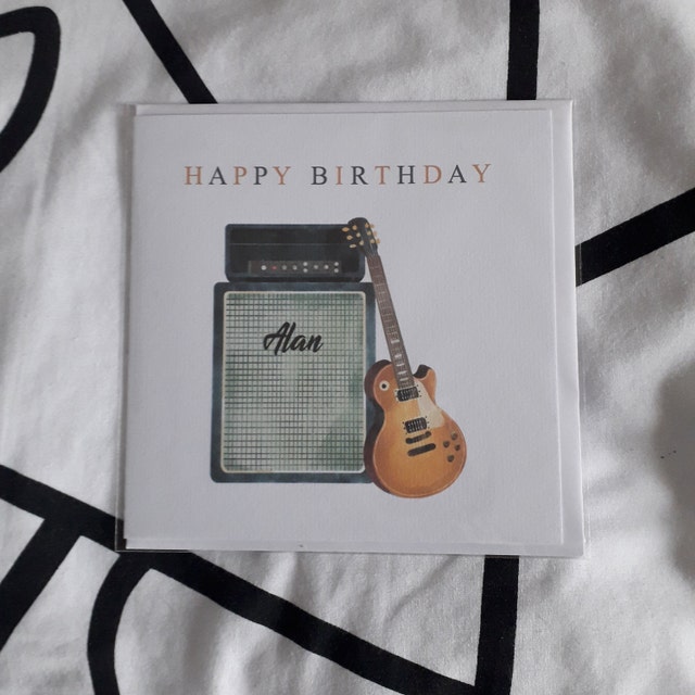 Tarjeta Del Feliz Cumpleaños Con El Guitarrista De Tortuga Y Muchos