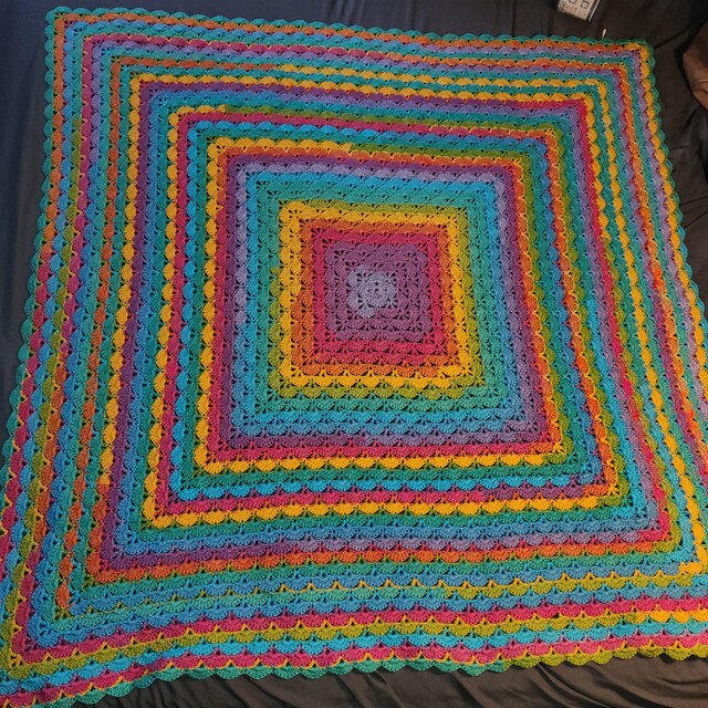 かぎ針編みベビーブランケットのパターン – 簡単なシェルステッチ