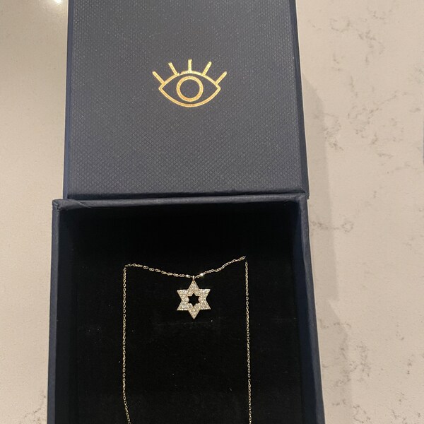 Elegant Star Of David Pendant: Magen Charm With CZ Crystal In .925 Sterling Silver (Rhodium Plated)