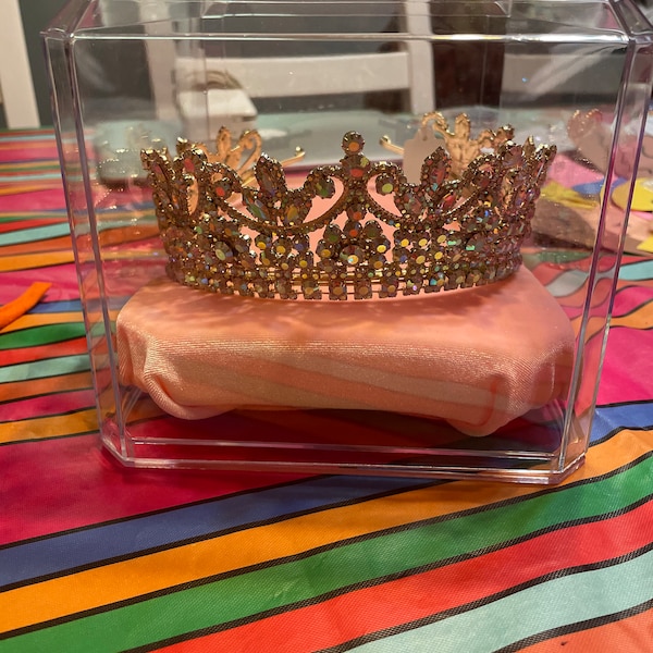 Tiara Display 8x6x5