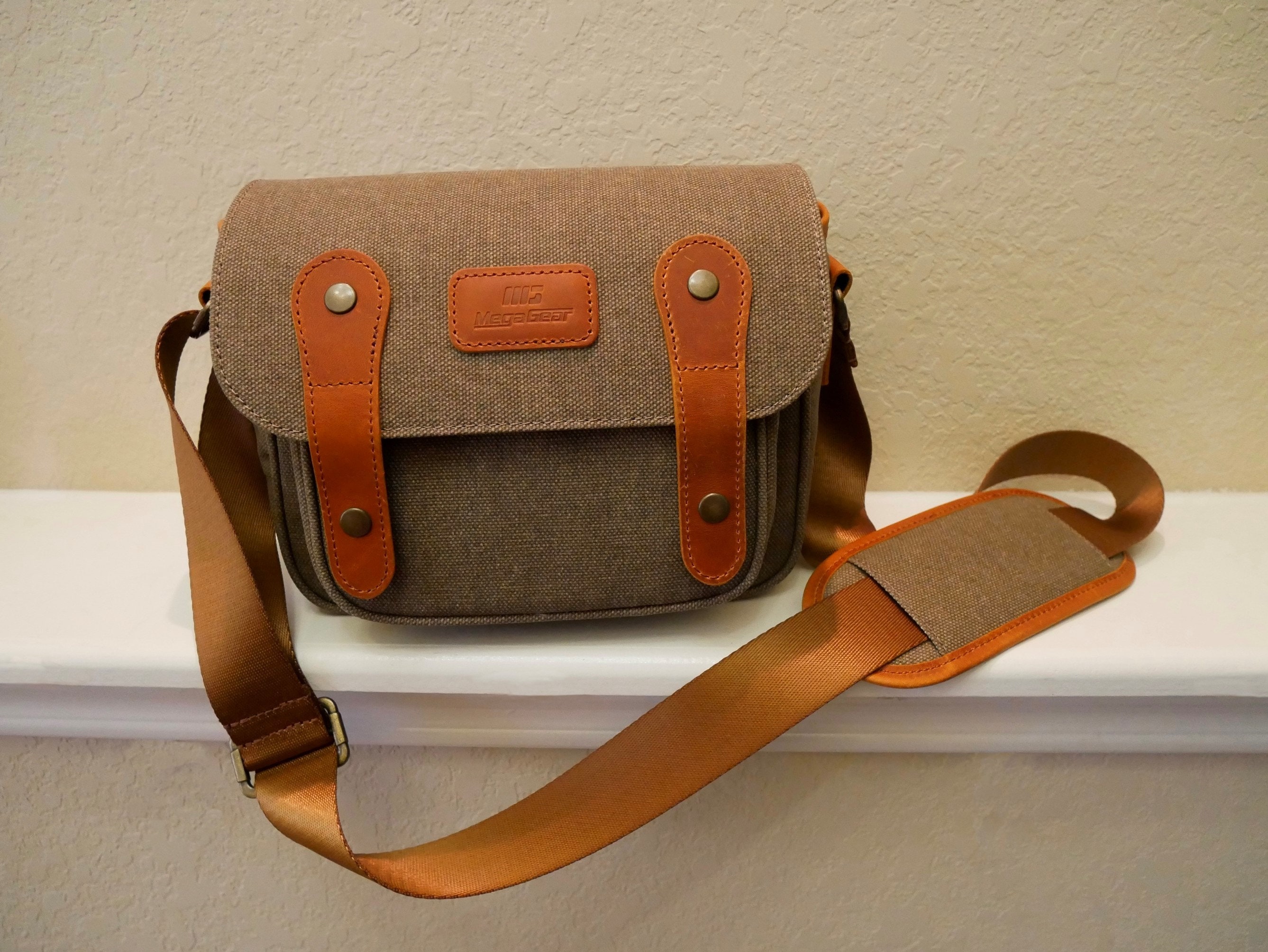 MegaGear Sequoia Canvas Camera Bag Shoulder Bag Case - Compatible with Canon Camera, Nikon, Sony SLR/DSLR Mirrorless Cameras and Lenses