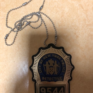 Brooklyn99 にインスパイアされたニューヨーク市警察の刑事バッジ