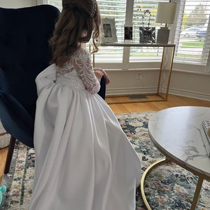 Bellissimo abito da bambina per cerimonia e prima comunione in vendita  online fatto in tulle e pizzo stile principessa - Sposamore