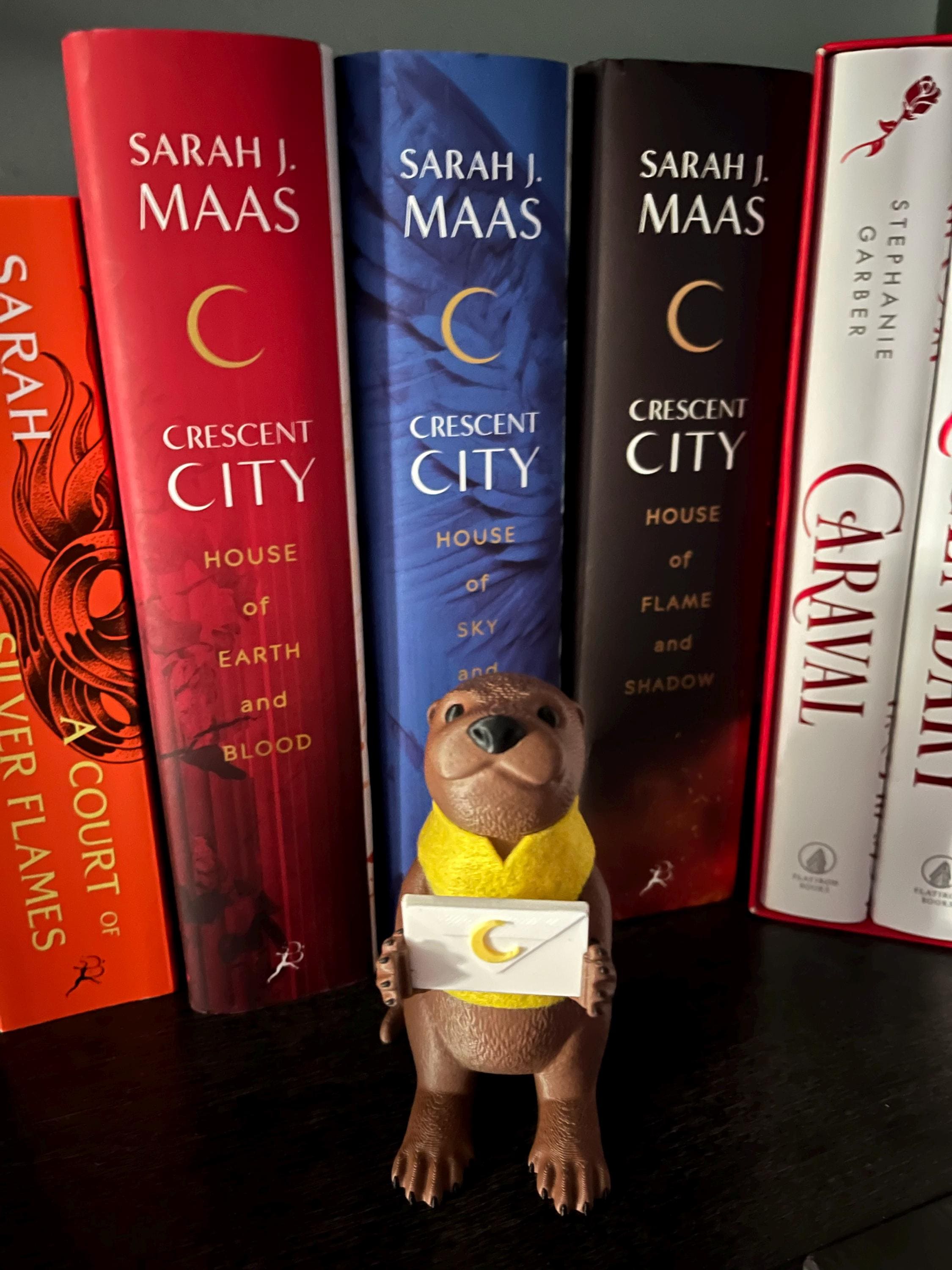 Cute Standing Otter Holding Mail - 3d printed - Bookshelf Decor