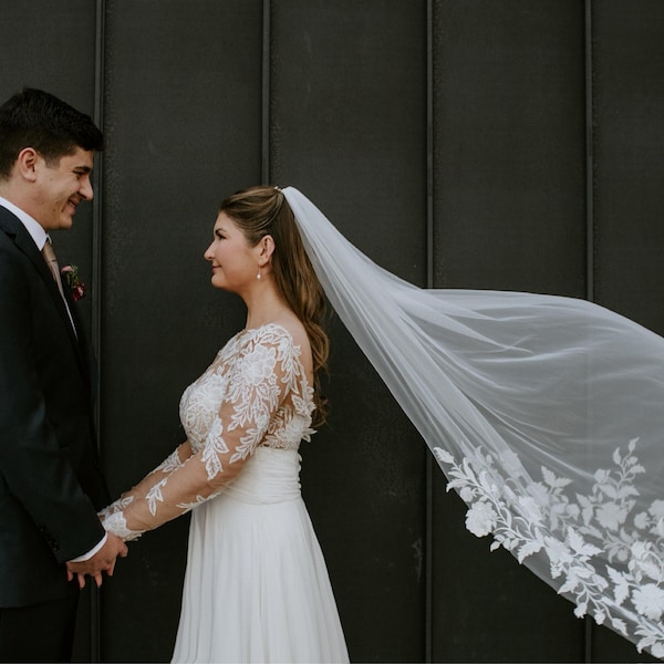 Lace flowers wedding veil 300cm long 150cm wide. main image 1