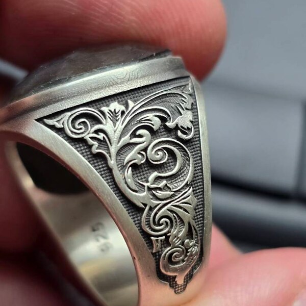 Gungneer Stainless Steel Skull Ring - Biker Gothic Style For Men & Women (Sizes 7-13)