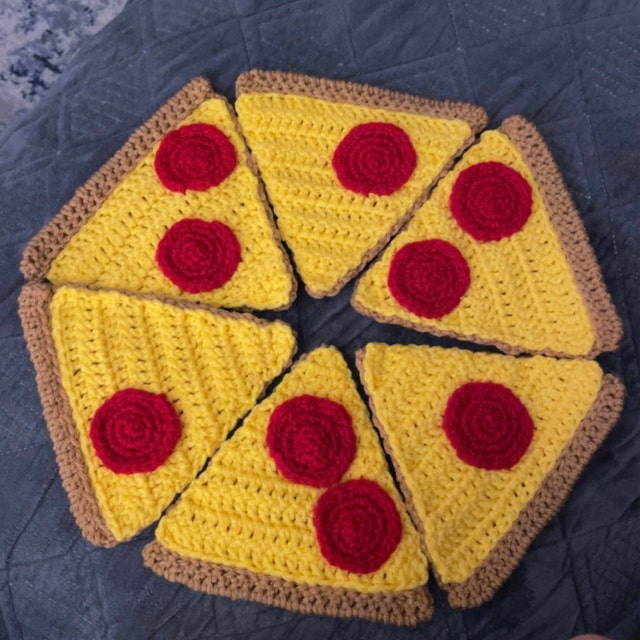Ravelry: Pepperoni Pizza Blanket pattern by Debbie Calvert