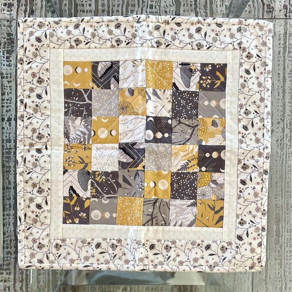 Cozy Kitty Quilted Table Topper NCU0NNT1110