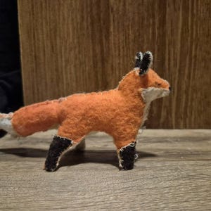 キツネと狐。手作りフェルトぬいぐるみ。型紙と縫製ガイド - Etsy 日本