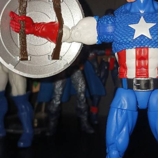 Action Figure Captain America's Shield Marvel Legends Comics