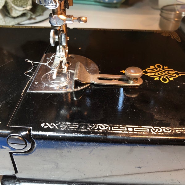 Vintage Singer Top Hat Cam 14 COMB STITCH Fashion Accessory Disc Sewing