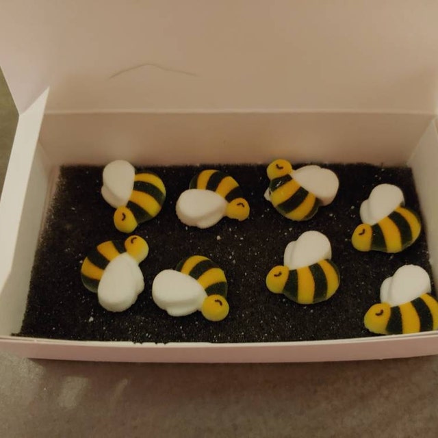Sprinkle Deco®Set of 12 Bumble Bees 1inch Edible Sugar Cake & Cupcake  Decoration Toppers with 12 Exclusive Thank You Stickers