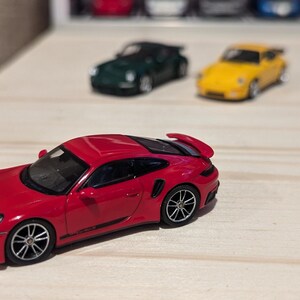Mini GT Porsche 911 Turbo S Guards Red - MGT00423 1:64