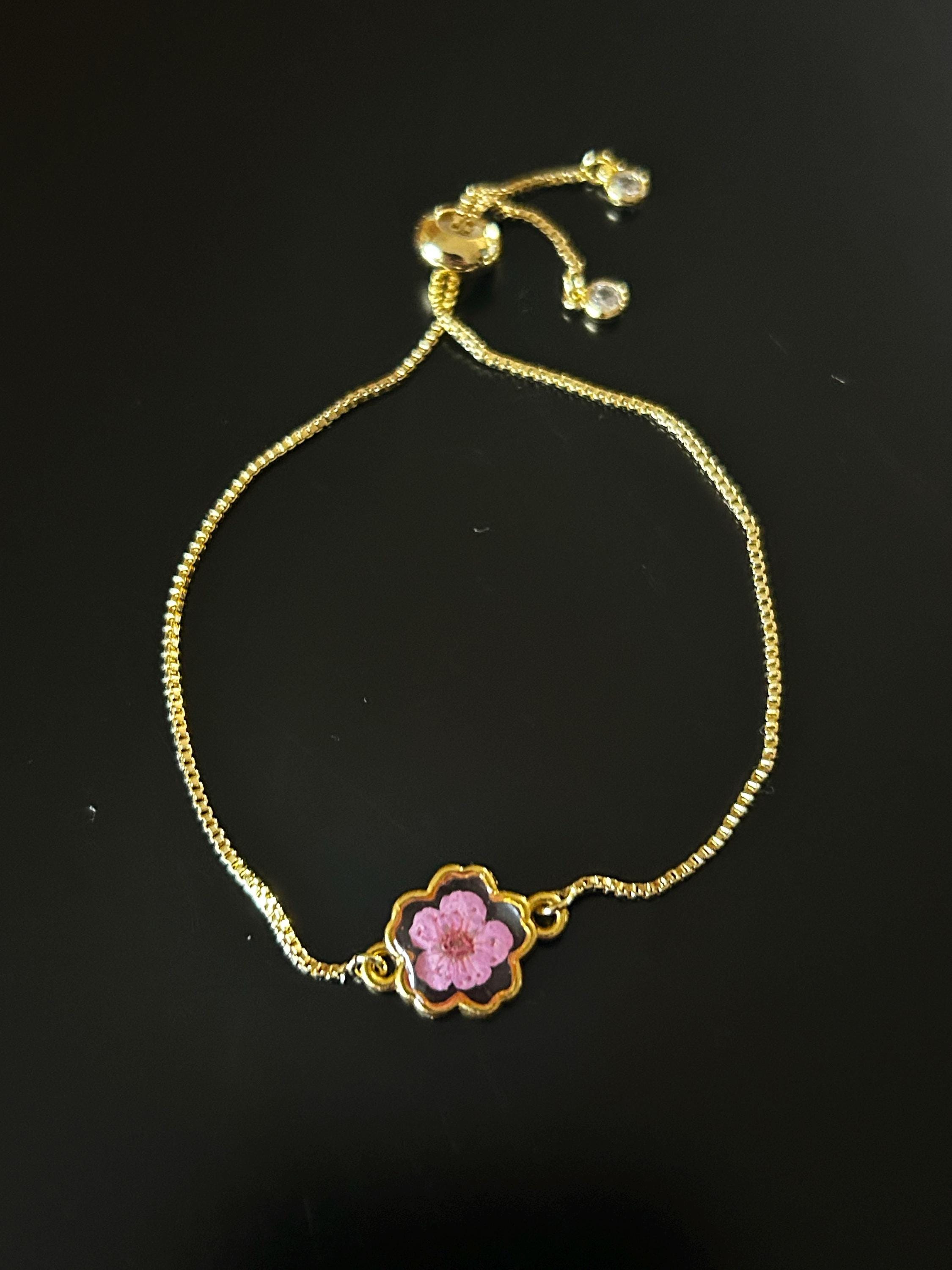 Pressed flower bracelet, Resin bracelet, gold bracelet, Small size, Bridesmaid bracelet, Friendship bracelet, gift for her