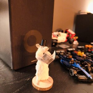 剥製紳士ネズミが新聞を読んでいる奇妙な好奇心面白い贈り物ゴシック