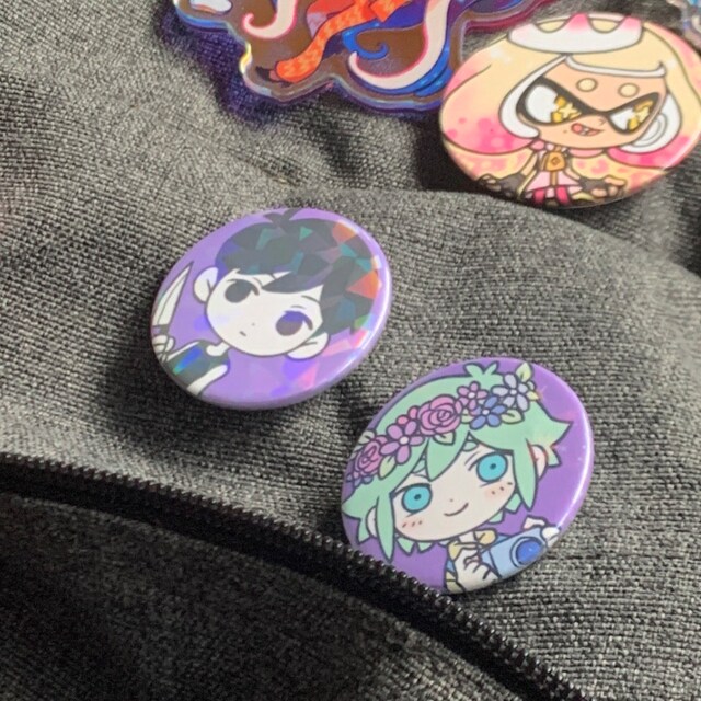 OMORI CHIBI Button Pin Set 缶バッジ PINS – OMOCAT